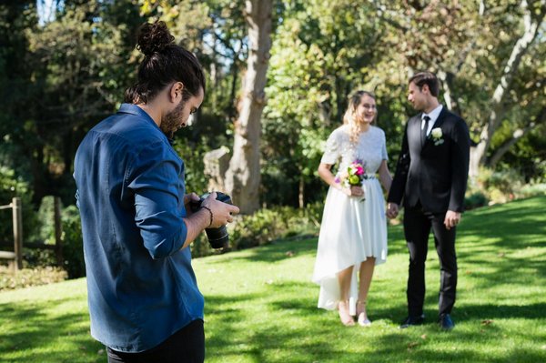Des clichés inédits et magiques avec un photographe de mariage à Béziers